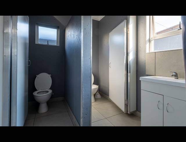 350M² OFFICE FOR SALE IN ALBERTON NORTH